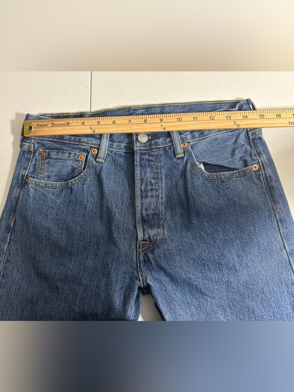 Levis 501 Mens Original Fit Button Fly Straight Leg Size 30x32 Blue Denim Jeans - Picture 10 of 13
